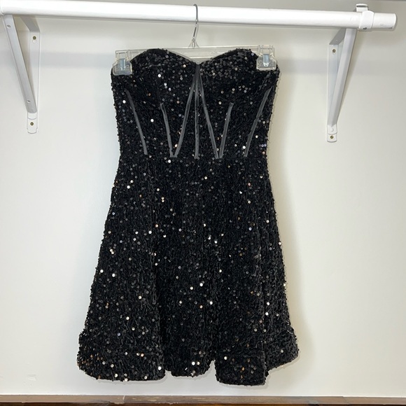 NWT Witness of Love Black Sequin & Velvet Strapless Cocktail Dress- 4 - Picture 1 of 8